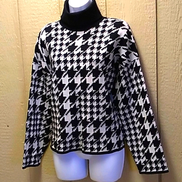 Black & White Pied de Poule Sweater! - Picture 2 of 3